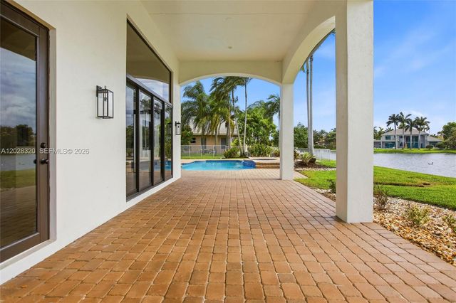 3250 W Stonebrook Circle, Davie, FL 33330