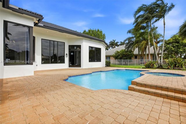 3250 W Stonebrook Circle, Davie, FL 33330