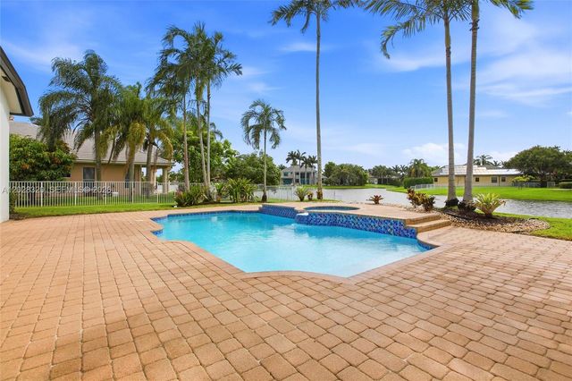3250 W Stonebrook Circle, Davie, FL 33330