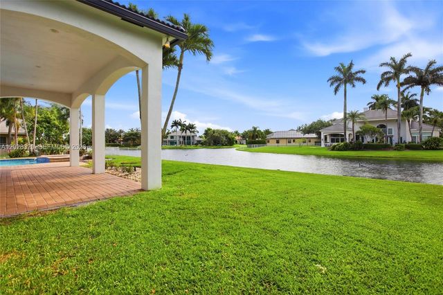 3250 W Stonebrook Circle, Davie, FL 33330
