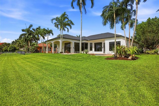 3250 W Stonebrook Circle, Davie, FL 33330