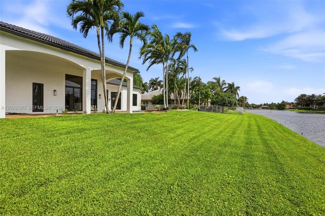 3250 W Stonebrook Circle, Davie, FL 33330