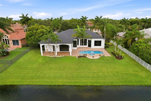 3250 W Stonebrook Circle, Davie, FL 33330