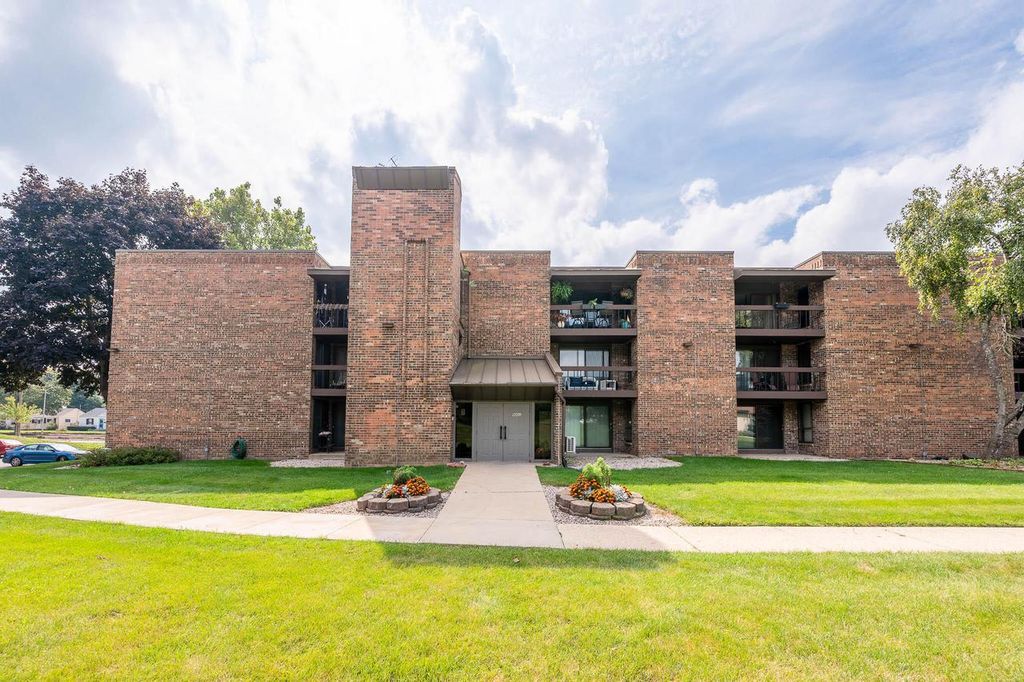 9002 W Lisbon AVENUE #202, Milwaukee, WI 53222