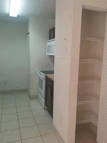 334 SW 86th Avenue 102, Pembroke Pines, FL 33025