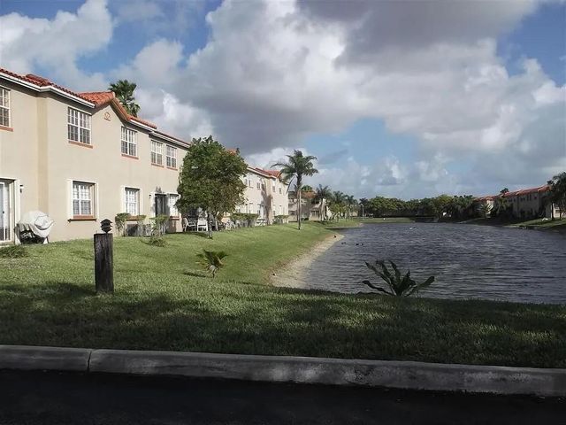 334 SW 86th Avenue 102, Pembroke Pines, FL 33025