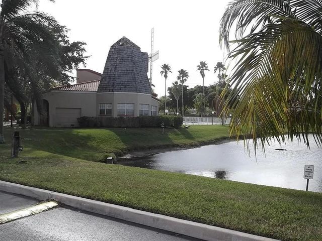 334 SW 86th Avenue 102, Pembroke Pines, FL 33025