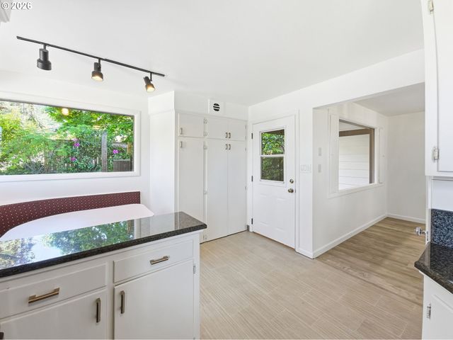 2473 COLUMBIA St, Eugene, OR 97403