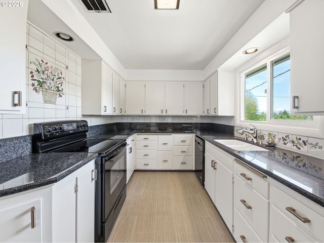 2473 COLUMBIA St, Eugene, OR 97403