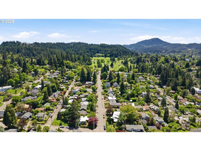 2473 COLUMBIA St, Eugene, OR 97403