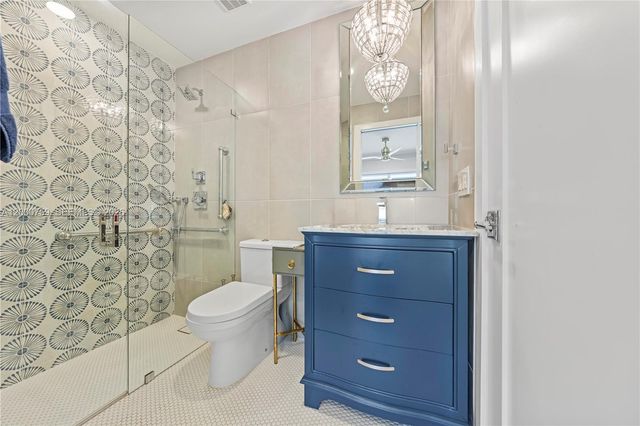 1077 NW 170th Ave, Pembroke Pines, FL 33028
