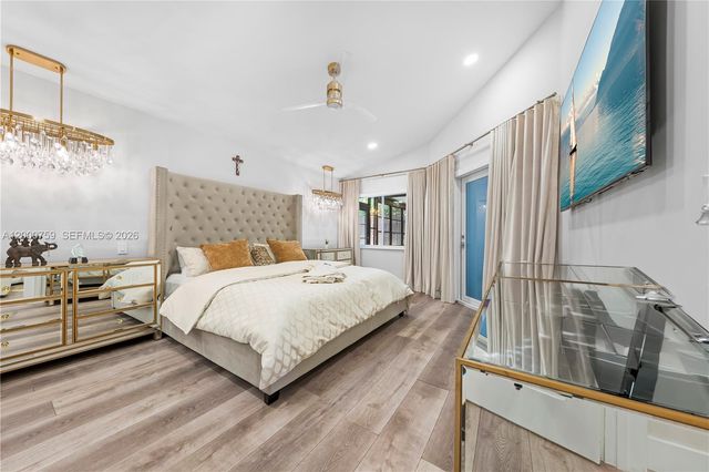 1077 NW 170th Ave, Pembroke Pines, FL 33028