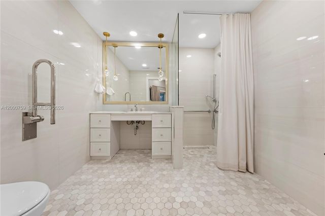1077 NW 170th Ave, Pembroke Pines, FL 33028