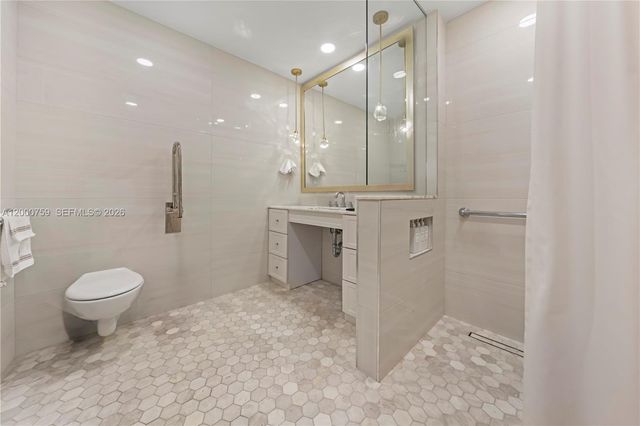 1077 NW 170th Ave, Pembroke Pines, FL 33028