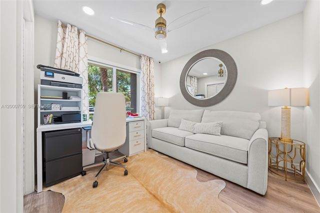 1077 NW 170th Ave, Pembroke Pines, FL 33028