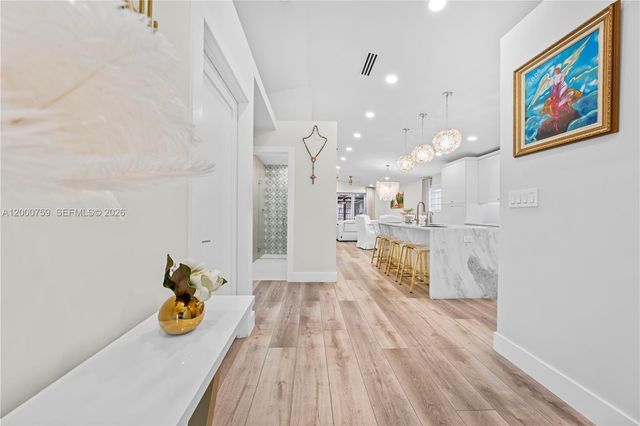 1077 NW 170th Ave, Pembroke Pines, FL 33028