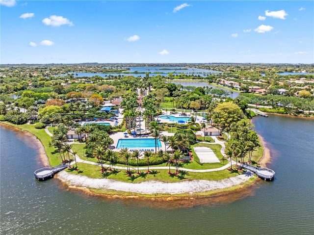 1077 NW 170th Ave, Pembroke Pines, FL 33028