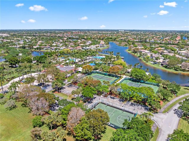 1077 NW 170th Ave, Pembroke Pines, FL 33028