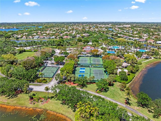 1077 NW 170th Ave, Pembroke Pines, FL 33028