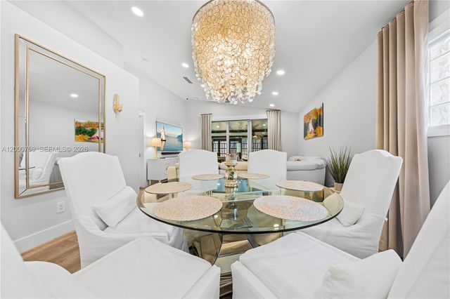 1077 NW 170th Ave, Pembroke Pines, FL 33028