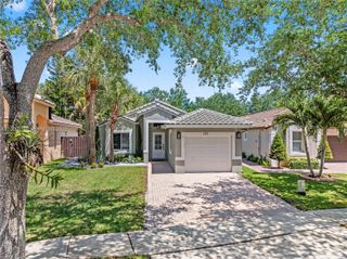 1077 NW 170th Ave, Pembroke Pines, FL 33028
