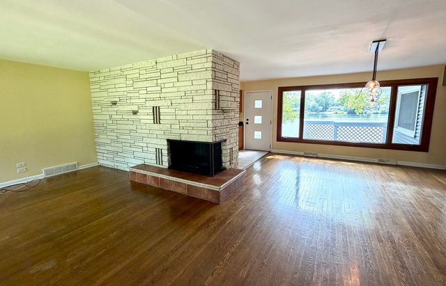 33517 N GREENTREE Road, Grayslake, IL 60030