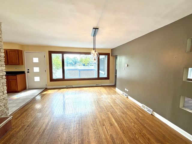 33517 N GREENTREE Road, Grayslake, IL 60030
