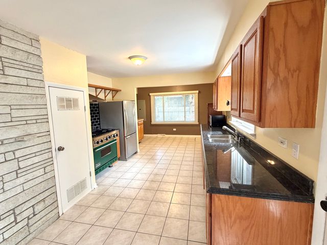 33517 N GREENTREE Road, Grayslake, IL 60030