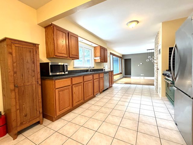 33517 N GREENTREE Road, Grayslake, IL 60030