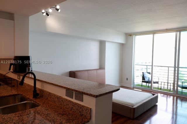 325 S Biscayne Blvd 4220, Miami, FL 33131