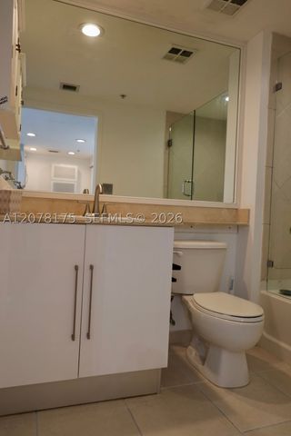 325 S Biscayne Blvd 4220, Miami, FL 33131