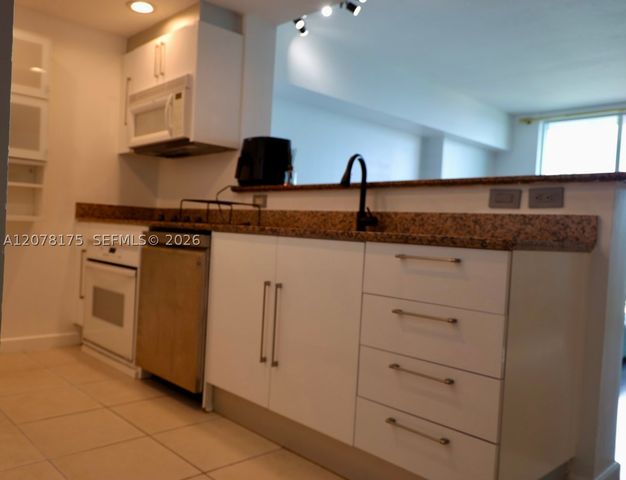 325 S Biscayne Blvd 4220, Miami, FL 33131