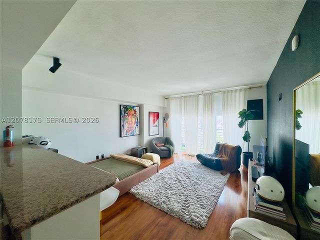 325 S Biscayne Blvd 4220, Miami, FL 33131