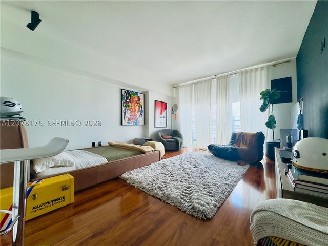325 S Biscayne Blvd 4220, Miami, FL 33131