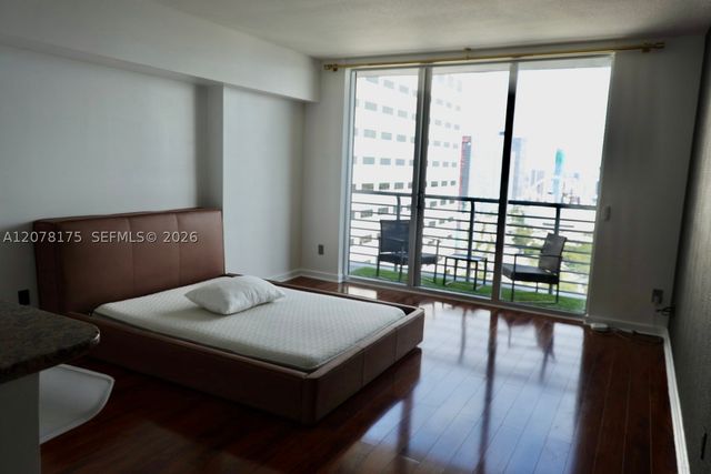 325 S Biscayne Blvd 4220, Miami, FL 33131