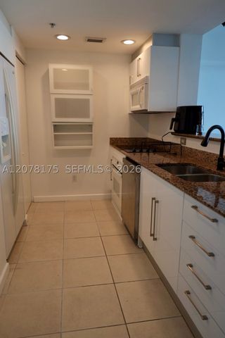 325 S Biscayne Blvd 4220, Miami, FL 33131