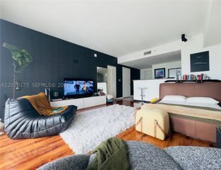 325 S Biscayne Blvd 4220, Miami, FL 33131