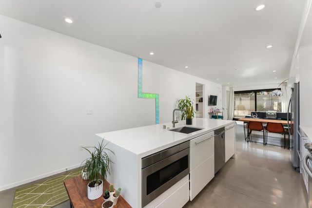 1008 Yale St, Sacramento, CA 95818