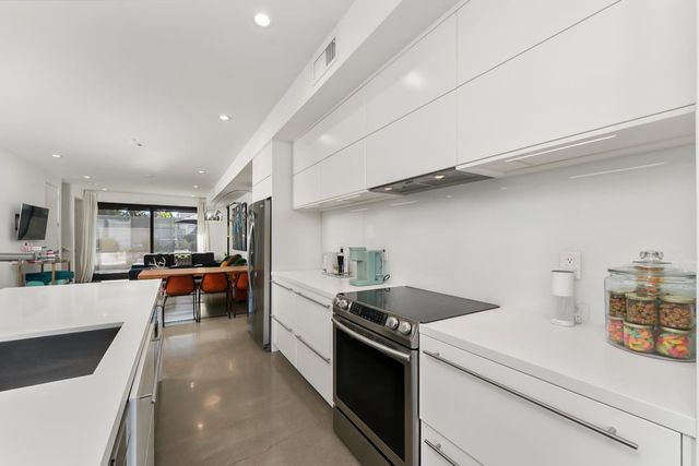 1008 Yale St, Sacramento, CA 95818