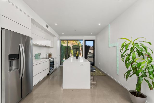 1008 Yale St, Sacramento, CA 95818