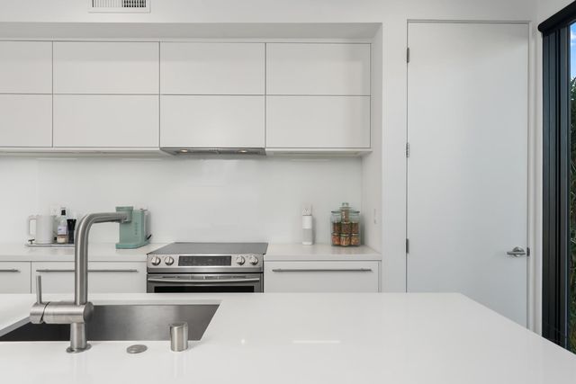 1008 Yale St, Sacramento, CA 95818