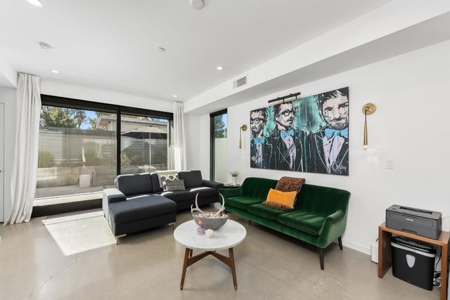 1008 Yale St, Sacramento, CA 95818