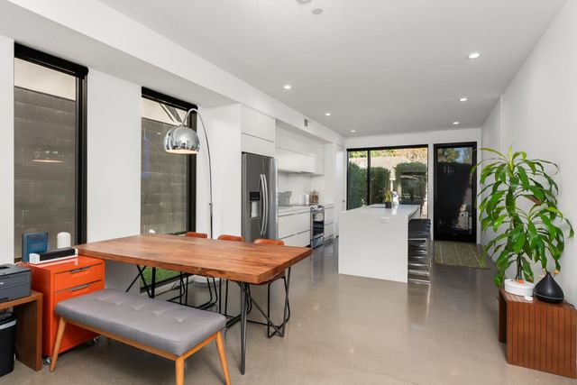 1008 Yale St, Sacramento, CA 95818