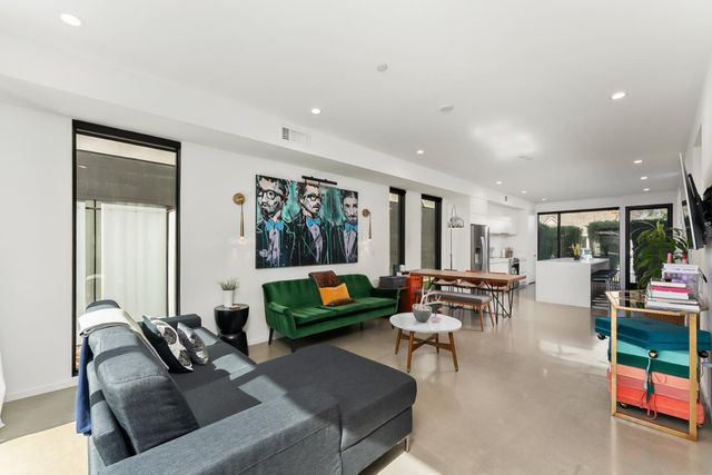 1008 Yale St, Sacramento, CA 95818