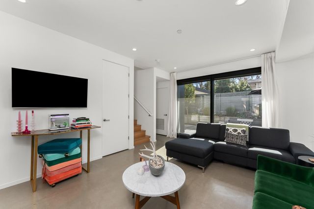 1008 Yale St, Sacramento, CA 95818