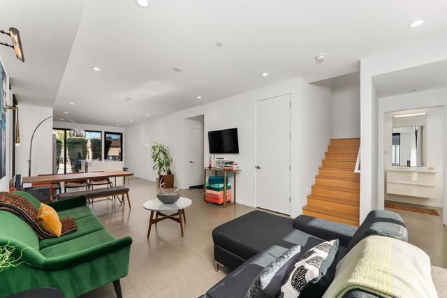 1008 Yale St, Sacramento, CA 95818