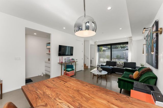 1008 Yale St, Sacramento, CA 95818