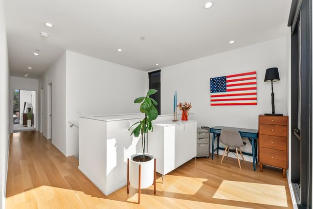 1008 Yale St, Sacramento, CA 95818