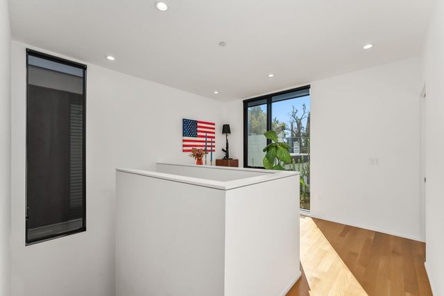 1008 Yale St, Sacramento, CA 95818