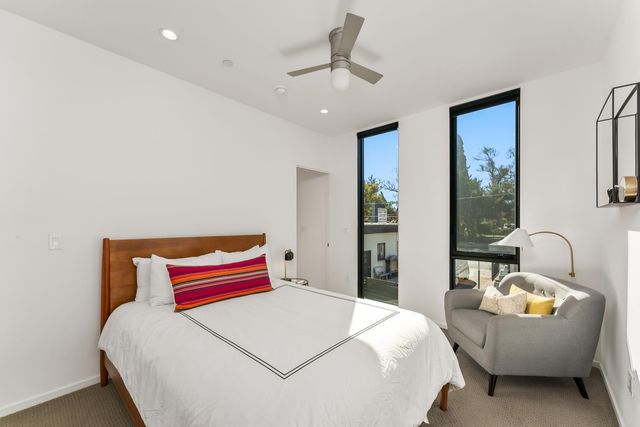 1008 Yale St, Sacramento, CA 95818